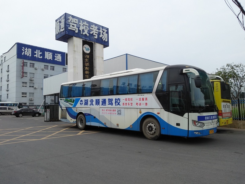 顺通驾校学员接送班车.jpg